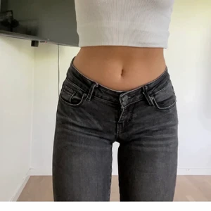 Lågmidjade jeans - Lågmidjade jeans från Vera Moda, jag är 155 cm, köparen står för frakten på 66kr🤍budgivning!!