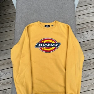 Dickies tröja - Crewneck från Dickies. Nästan oanvänd, nypris 500kr, stl M
