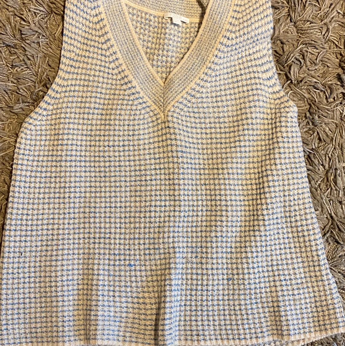  stickad väst från COS - 90