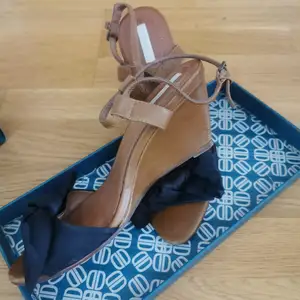 Svart-bruna skor från Zara