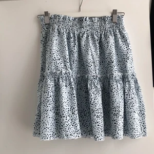 Kjol  - Hittar ingen storlek men jag brukar vanligtvis bära m/s 