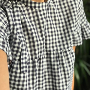 Vintage blus, Strl: S - Fin vintage blus i bomull. Fina detaljer på armarna. Storlek: 36. Köptes i vintage butik men aldrig använd, Toppskick som ny.