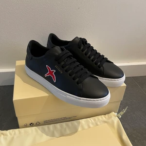 Arigatos 38 - Säljer mina helt nya arigatos storlek 38, modellen är slutsåld 💕 nypris 2200 säljer för 1200 exklusive frakt, pris kan diskuteras vid snabb affär 💕