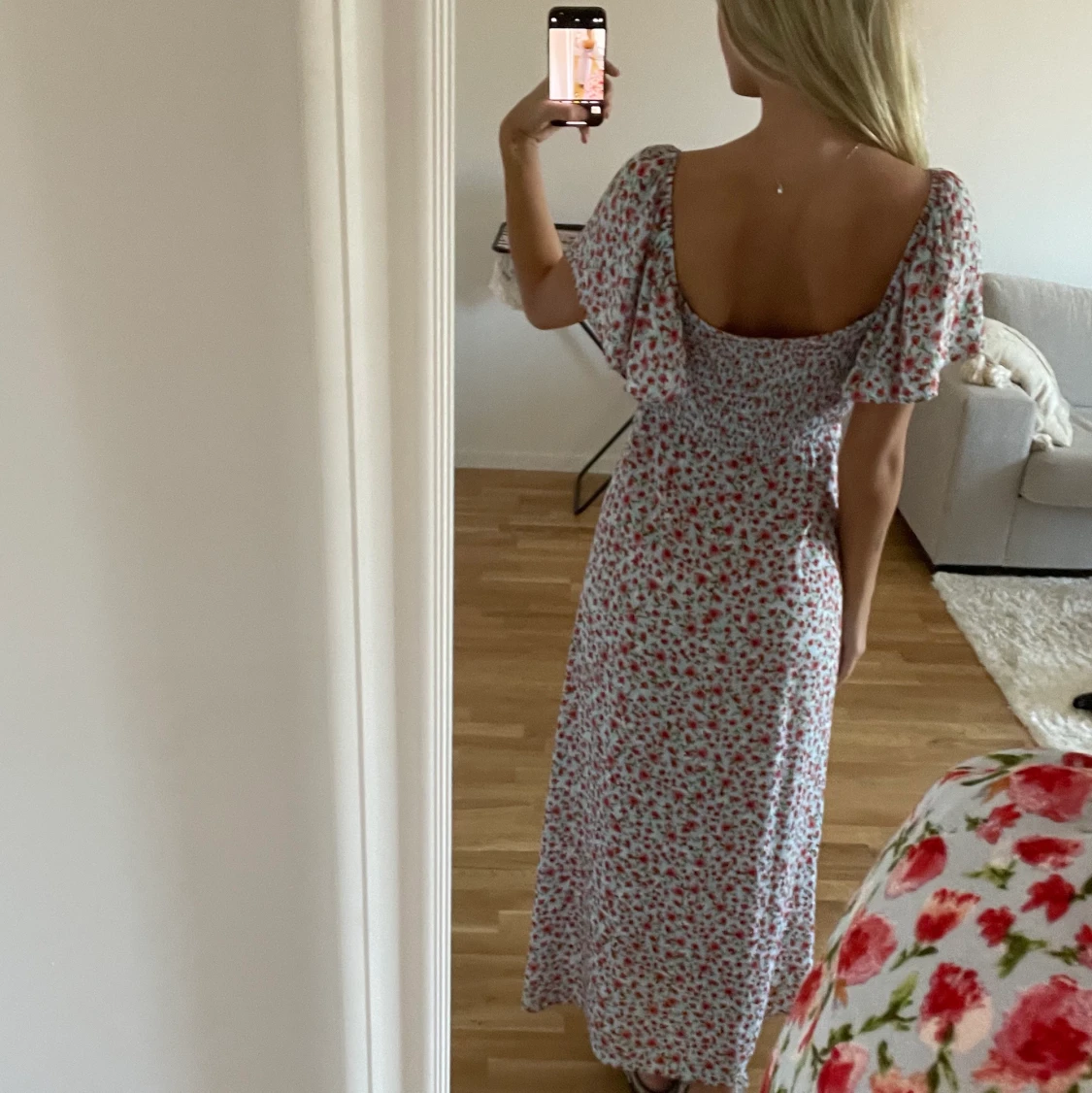 Lång blommig klänning  - 90