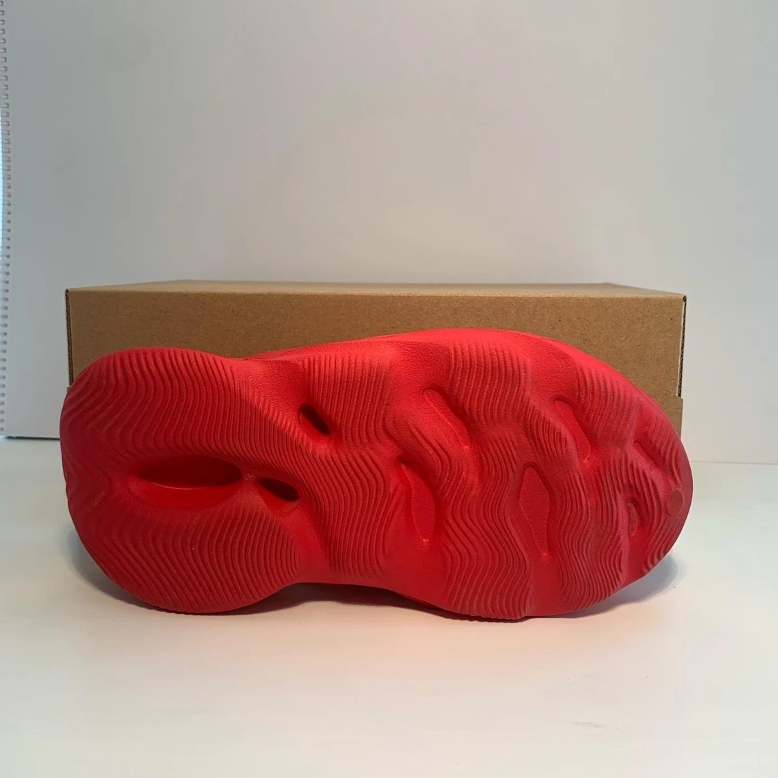 Yeezy foam runner vermillion  - 90