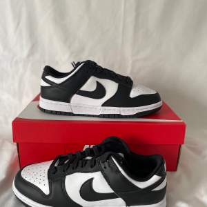 Nike Dunk Low Retro White Black   Skick: Helt nya Storlek: 40,41 Pris:2000  Dm vid intresse!  Jag finns också på instagram:them.sneaks