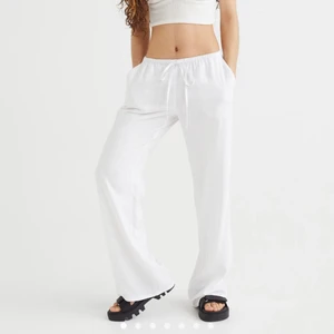 Linnebyxor  - Intressekoll på dom här fina linnebyxorna från H&M. Funderar på att sälja dom då dom inte kommer till användning. 💗