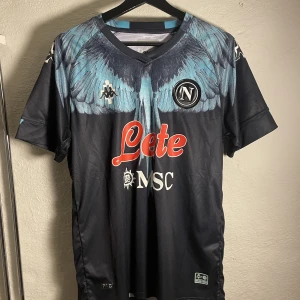 Napoli fotbollströja - Napolitröja, trycket har släppt lite på ryggen, pris kan diskuteras