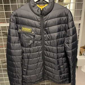 Barbour jacka L - Höst/vår jacka, skön passform,varm. Skick 9/10. 