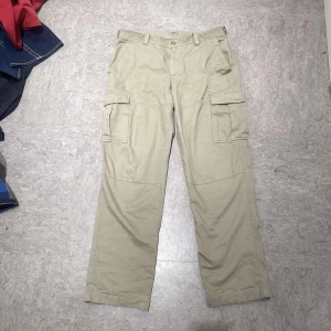 Vintage baggy straight leg cargos - Fina cargos jag använt mycket i bra material👍använd gärna köp  nu och kolla in min profil👌