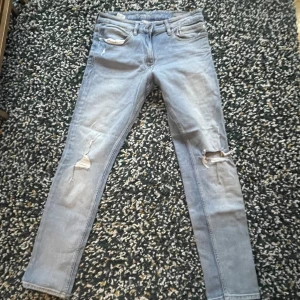 Jeans  - Säljer mina Calvin Kleinjeans för 400kr st. Model är skinny taper.