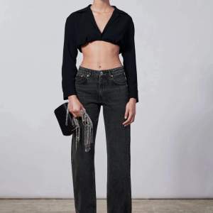 Säljer dessa midrise Zara jeans, Bra skick använda 5/7 ggr!