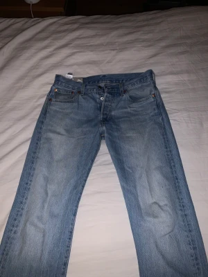 Levis 501 30/31 - Ett par Levis 501 använda bara litegrann