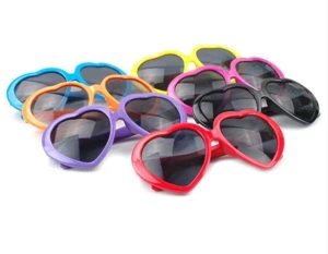 Hjärta Solglasögon  - Finns olika färger kvar  69kr/par  Frakt 49kr