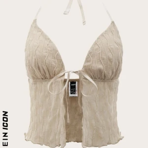 Beiget linne  - Ett extremt fint beiget linne som knyts i nacken och mellan brösten! 🥹 är i strl s men passar allt från xs-m då den är justerbar med banden ☺️