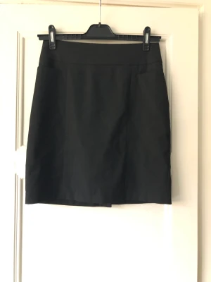 Svart kjol  - Kjolen är i bra skick 