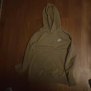 Nike hoodie - Brun nike hoodie i storlek xs 