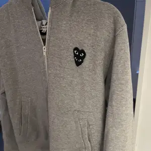 Cdg hoodie i bra skick 