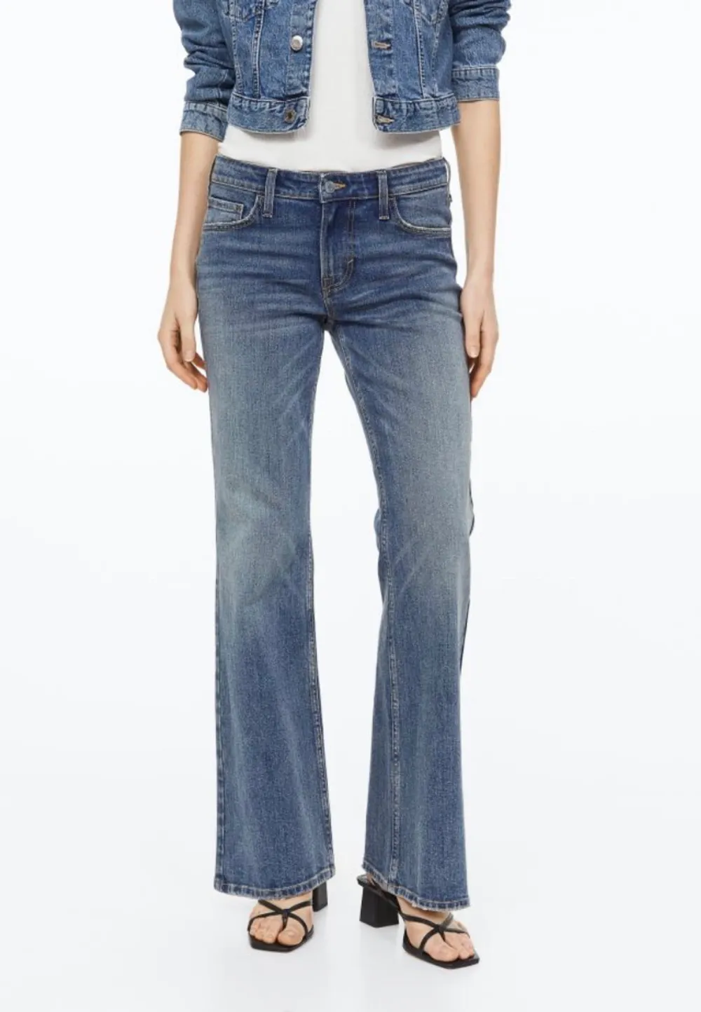 Lågmidjade jeans från hm🦋 . Jeans & Byxor.