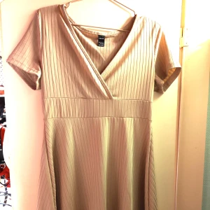 Klänning  - Helt ny klänning Stl L  