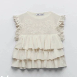 Zara topp - Säljer denna poppis slutsålda zara topp. Andvänd 1 gång. 