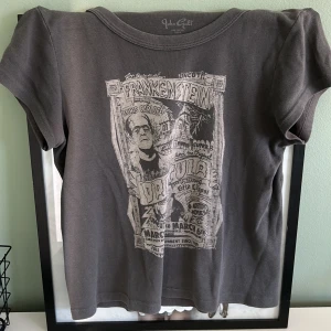 T-shirt från brandy Melville  - T-shirt från Brandy Melville💕inte alls använd och passar mig som har xs/s😇