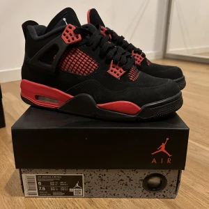 Jordan 4 - Jordan 4, retro storlek 38,5 använd 1 gång. Kvitto finns. 