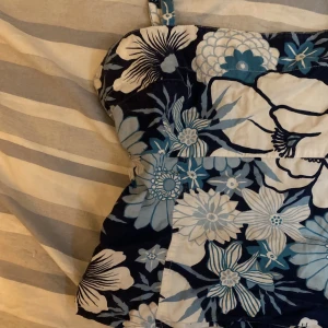 Korsett topp - Korsettliknande topp , står inte storlek men passar S☺️