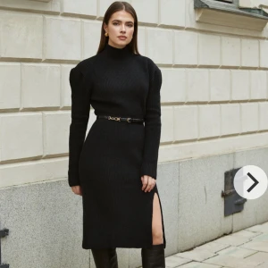 Adoore - Verbier klänning. den har blivit nopprig på vissa ställen så säljer den billigt. 500. Nypris 1600