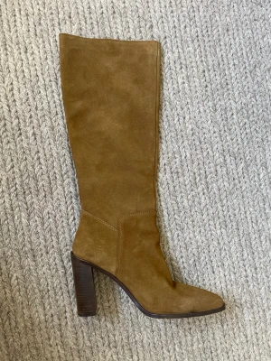 Stövlar mocka mango - Strl 38 Använda 1 gång Nypris:1200