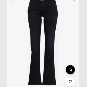 Ltb valarie jeans - Säljer mina valarie jeans! Jätte mörkblå färg så dom ser svarta ut 🥰 jättebra skick, nypris 725kr!