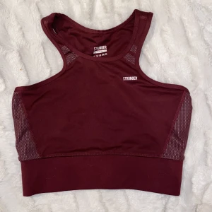 Sport-bh stronger  - Stronger sport-bh, använd ca 5 gånger i storlek M . Längre i modellen så den sitter super skönt. 