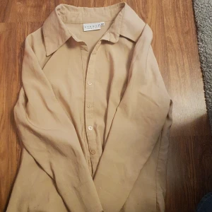 Kavaj stl 40 - Storlek: 40 Färg: Beige  Sick:Bra