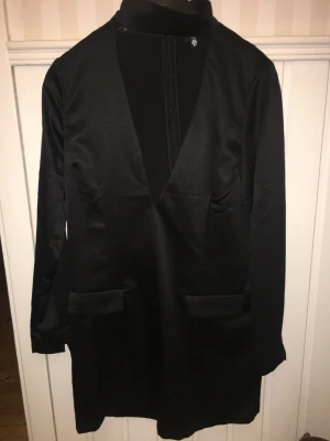 Satin klänning - Klänning från Missguided Storlek 36 Använd en gång 