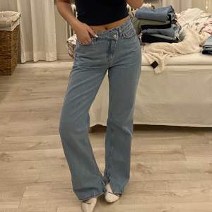 Skitsnygga jeans från Weekday som inte längre kommer till användning🤍 budning gäller om fler är intresserade