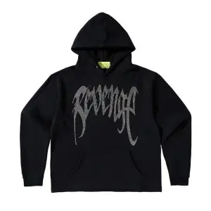 Min svarta Revenge Rhinestone hoodie, sparsamt använd! Strl medium 