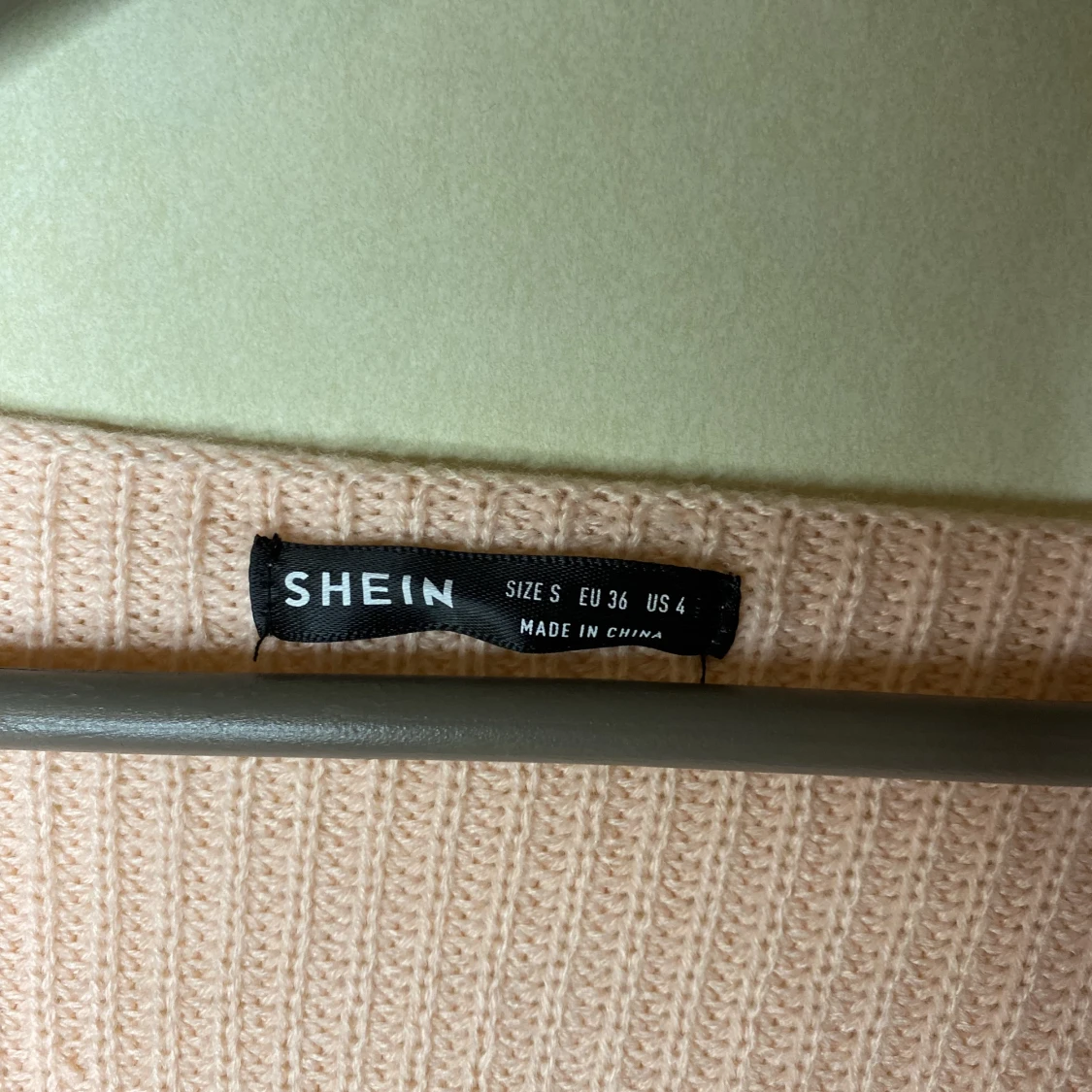 Stickad neonaprikos-färgad tröja Strl. S - 91