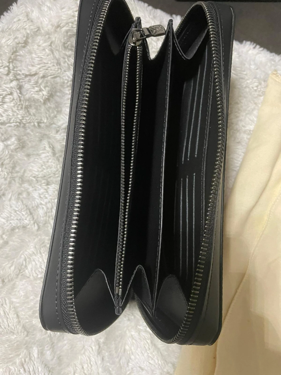 Louis Vuitton hand bag  - 90