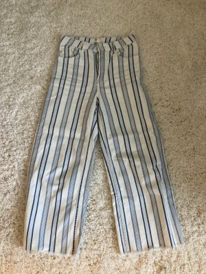 Randiga jeans  - Superfina jeans i bra skick. 