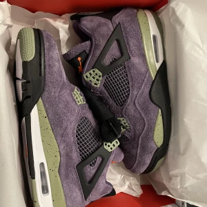 Nike air Jordan 4 canyon purple  - Storlek us10w 42-42.5  DS helt nya skick  Kvitto finns  Finns hämta i Stockholm 