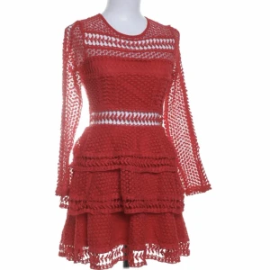 Klänning Linn Ahlborg x NAKD  - Röd klänning, passar perfekt till julen  Använd en gång, fint skick  Från NAKD Pris kan diskuteras💗