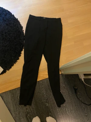 Kostymbyxor  - Säljer mina kostymbyxor från hm💕 I nyskick, använda fåtal gånger tyvärr