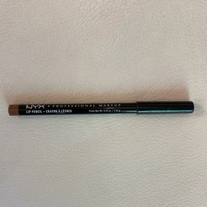 NYX Nude truffle  - Använd. Vässa och desinfektera innan ni ska använda för hygieniska skäl. FRAKT: 13kr