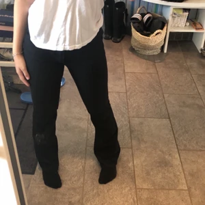 Denim jeans - Storlek 40 svarta ”bootcut” jeans. Fint skick😍