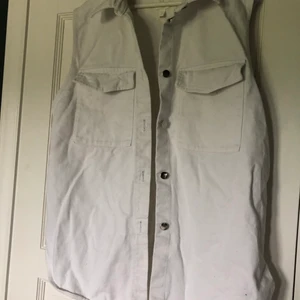 Vit jeansväst  - Vit jeansväst i oversize modell stl 38 