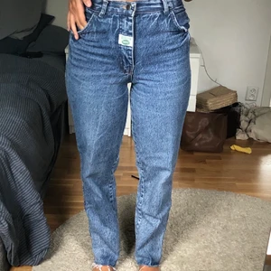 Jeans - Begagnade jeans från Danmark, väldig sköna jeans med snygga tryck