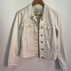 White jeans jacket 