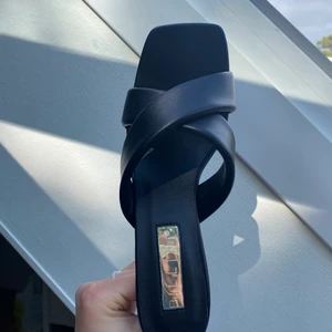 Klackskor - Säljer ett par superfina klackskor i storlek 36. De är helt oanvända och är från Billini💗 