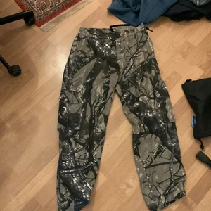 Sweet sktbs byxor - Byxorna är aldrig använda. Ger baggy fit. Storlek medium. 