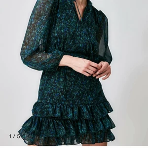 Trendyol klänning - Säljer denna skit snygga klänningen, aldrig använd o pris lapp sitter kvar, säljer då den e fel storlek och har två likadana